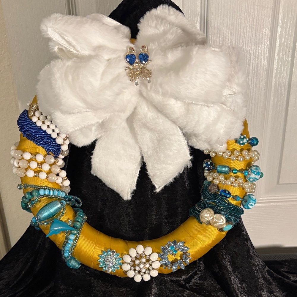 Elegant White and Blue Beaded Wreath